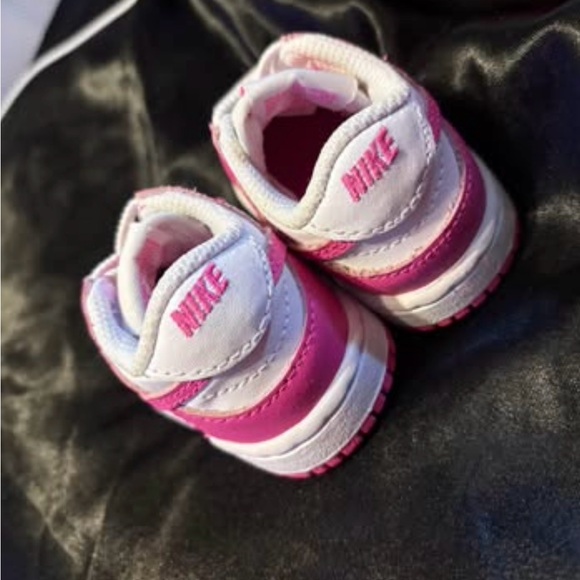 Pink baby Nike dunks size 2c - Picture 5 of 6